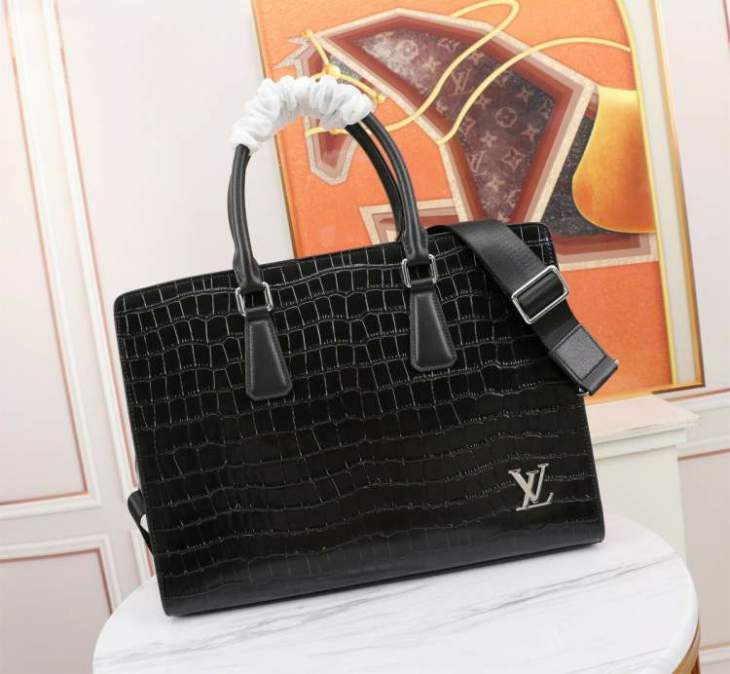 Picture of Louis Vuitton Mens Bags _SKUfw197907015fw